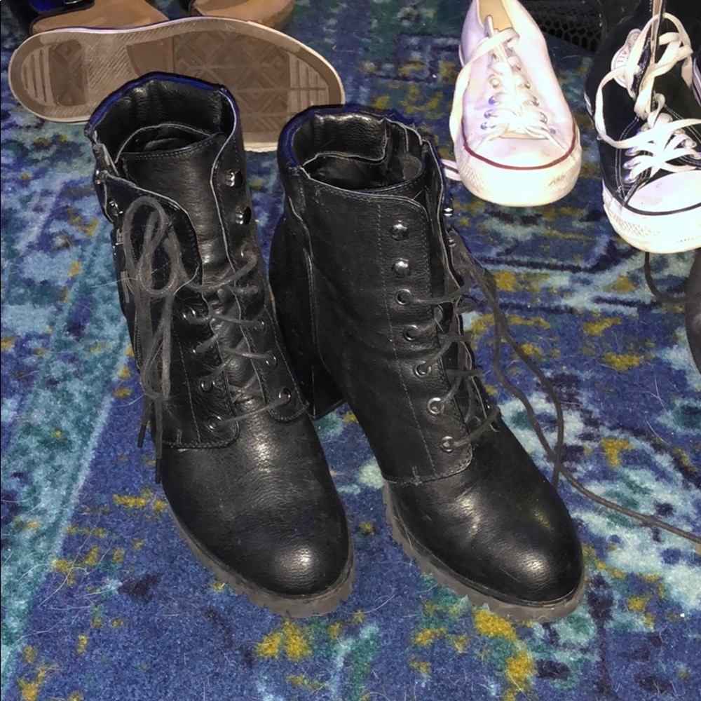 Simple Vera Catania high heel lace up boots